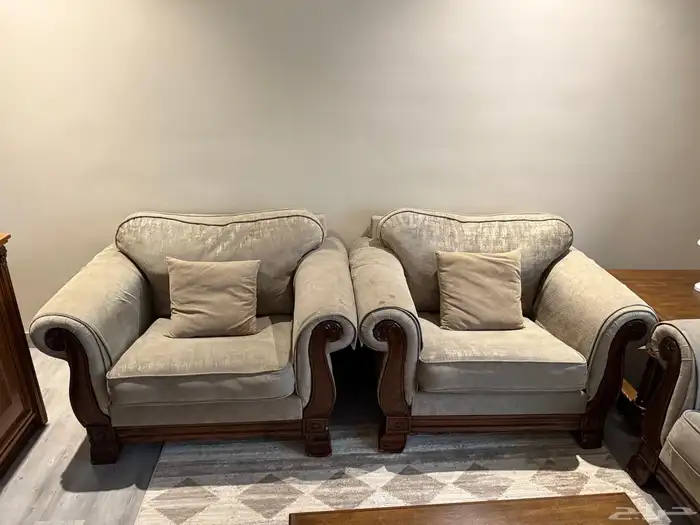 للبيع طقم كنب مع طاولات 1