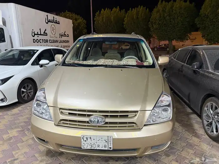 كيا كرنفال موديل 2010 4