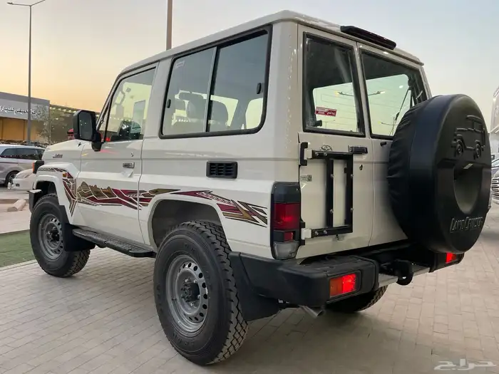 تويوتا جيب ربع 2025سعودي دفلوك(بنزين)4.0L 6