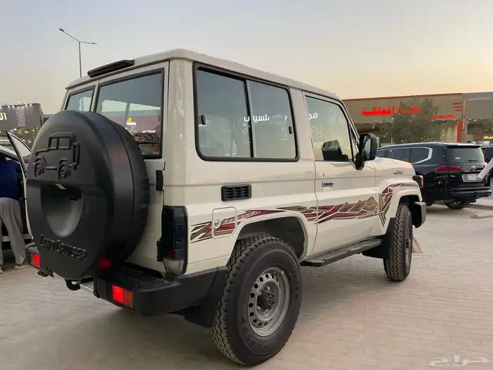 تويوتا جيب ربع 2025سعودي دفلوك(بنزين)4.0L 4