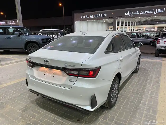 تويوتا يارس ليميتد ابيض مديل 2026 اصفار لوحات 5