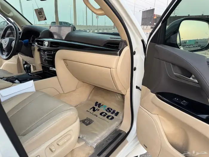 للبيع جيب لكزس LX570 23