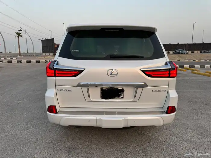 للبيع جيب لكزس LX570 3