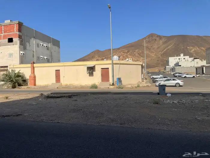 استراحة عزاب للبيع بالعزيزية ت 8 7