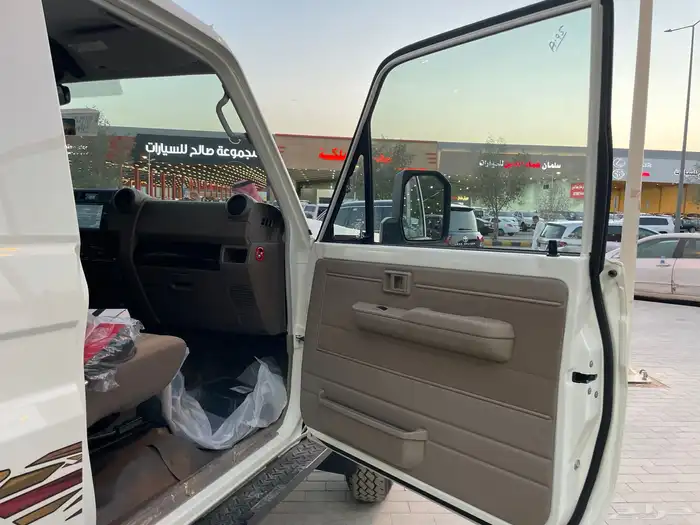 تويوتا جيب ربع 2025سعودي دفلوك(بنزين)4.0L 16