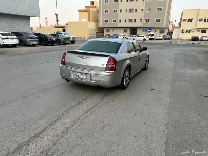 سيارة كرايسلز c300 فل v8. 2006 4