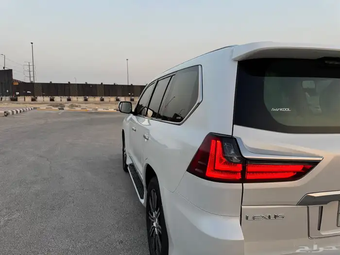للبيع جيب لكزس LX570 5