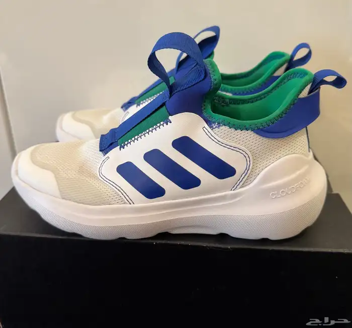 جزمة أولاد Adidas ((جديدة لم تستخدم ))مقاس 33 0