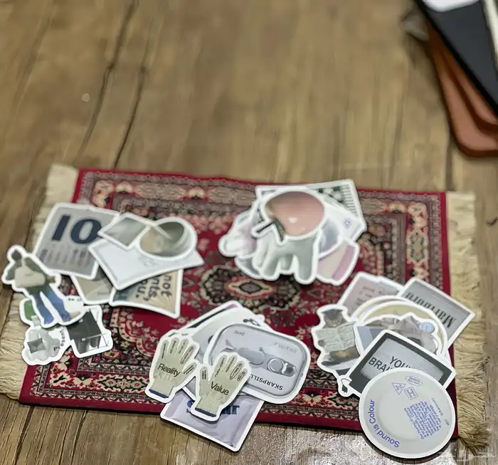 ساعات جرابات ملصقات وسماعه 7