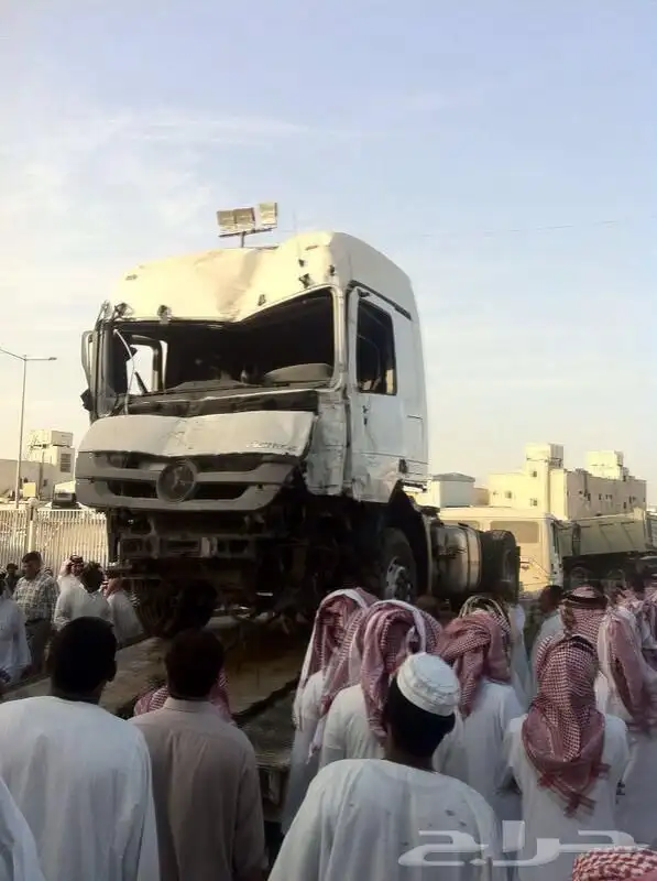 شراء شاحنات مصدومة من موديل 2006 فما فوق 1
