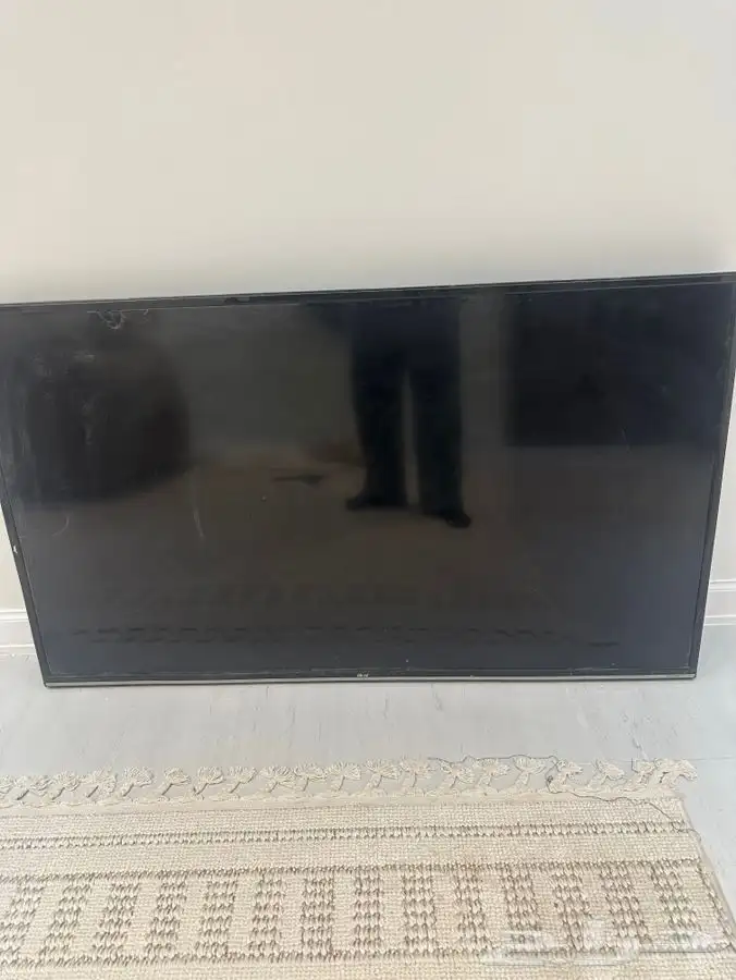 شاشه 60بوصه مكسوره الشاشه للبيع 1