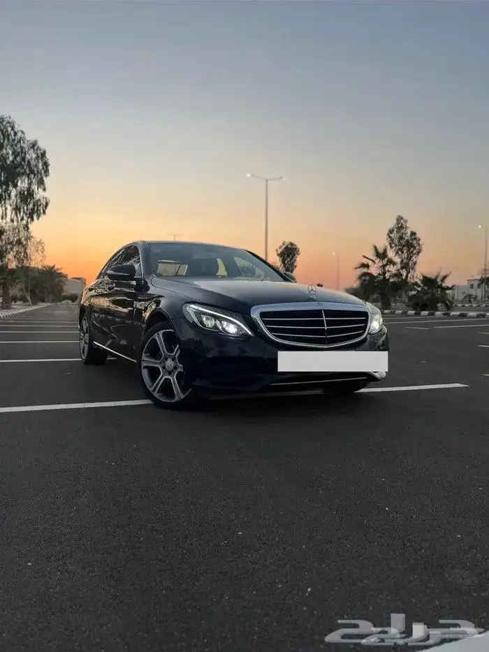 مرسيدس c200 اسود موديل 2015 3