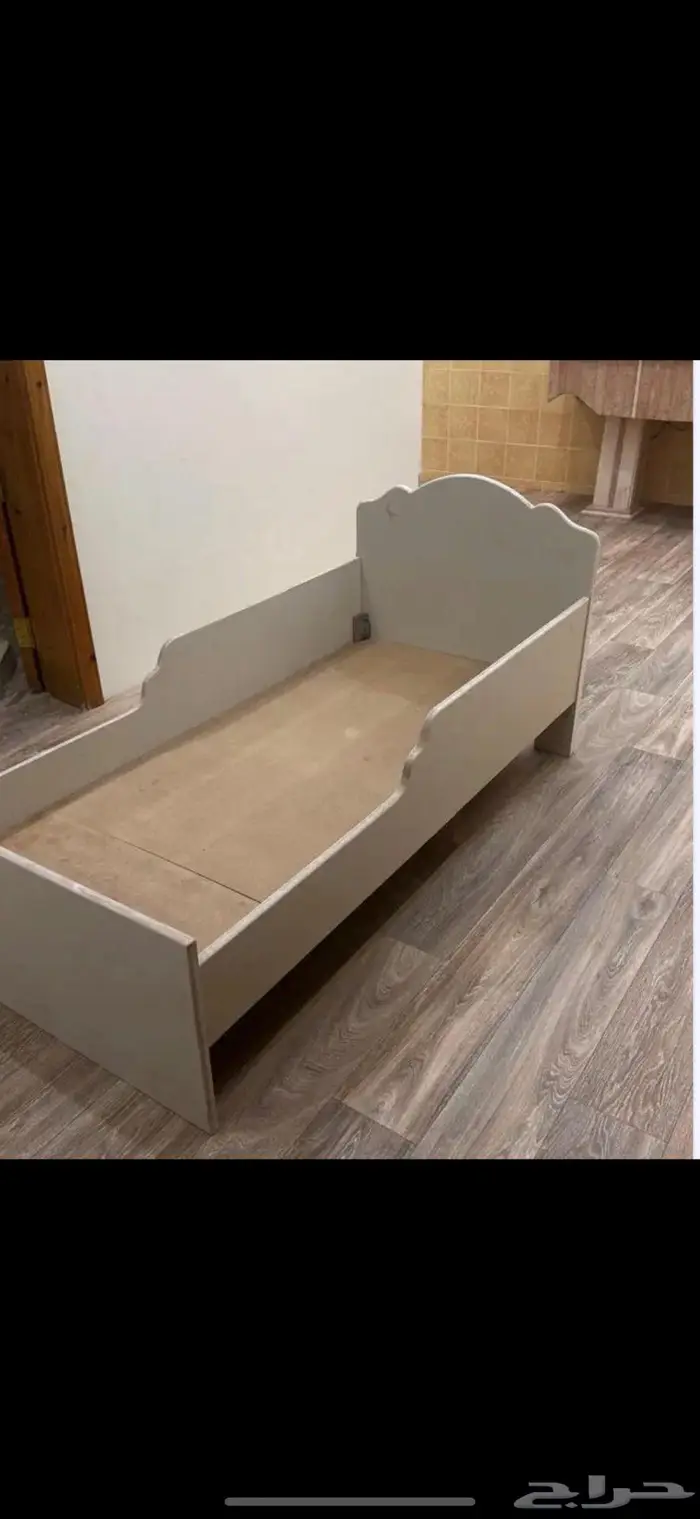سرير اطفال نظيف جدا 0