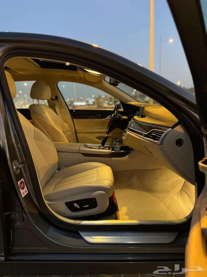BMW 2017 نظيفة مصينة صيانة شاملة ثاني مالك 2 26