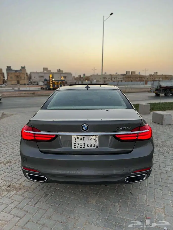BMW 2017 نظيفة مصينة صيانة شاملة ثاني مالك 2 6