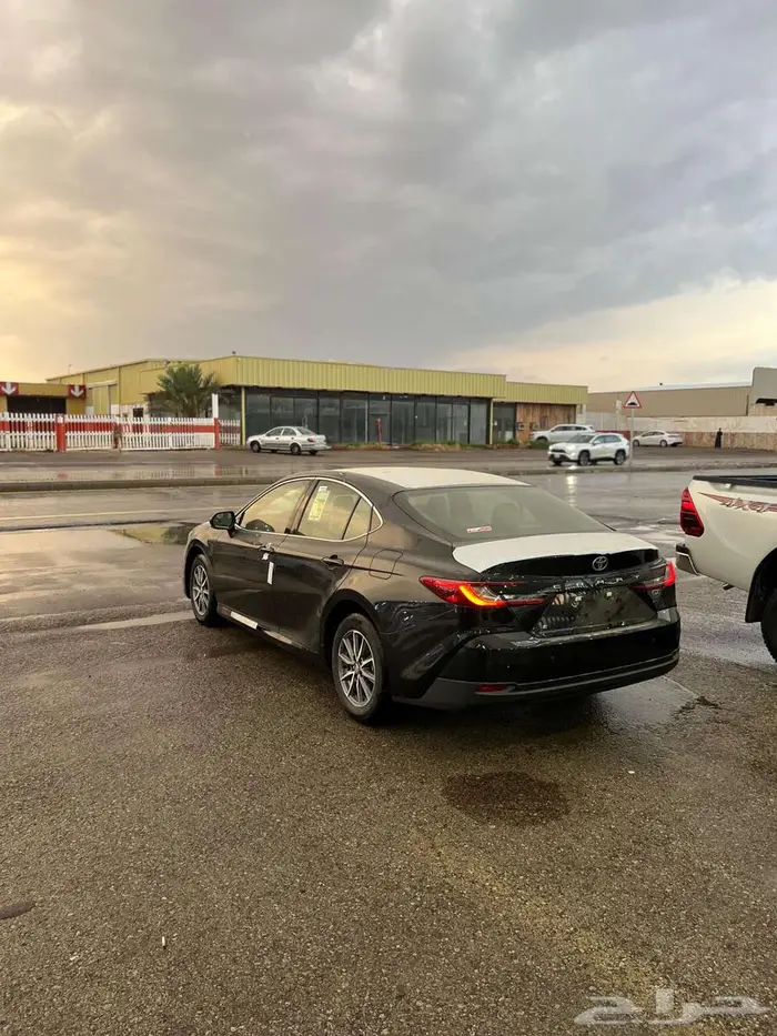 تويوتا كامري E ستاندر بنزين 2025 2