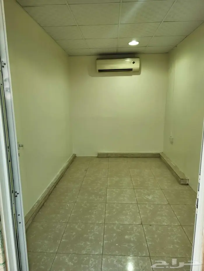 للايجار شقه كبيره مثل الدور بسطح 3