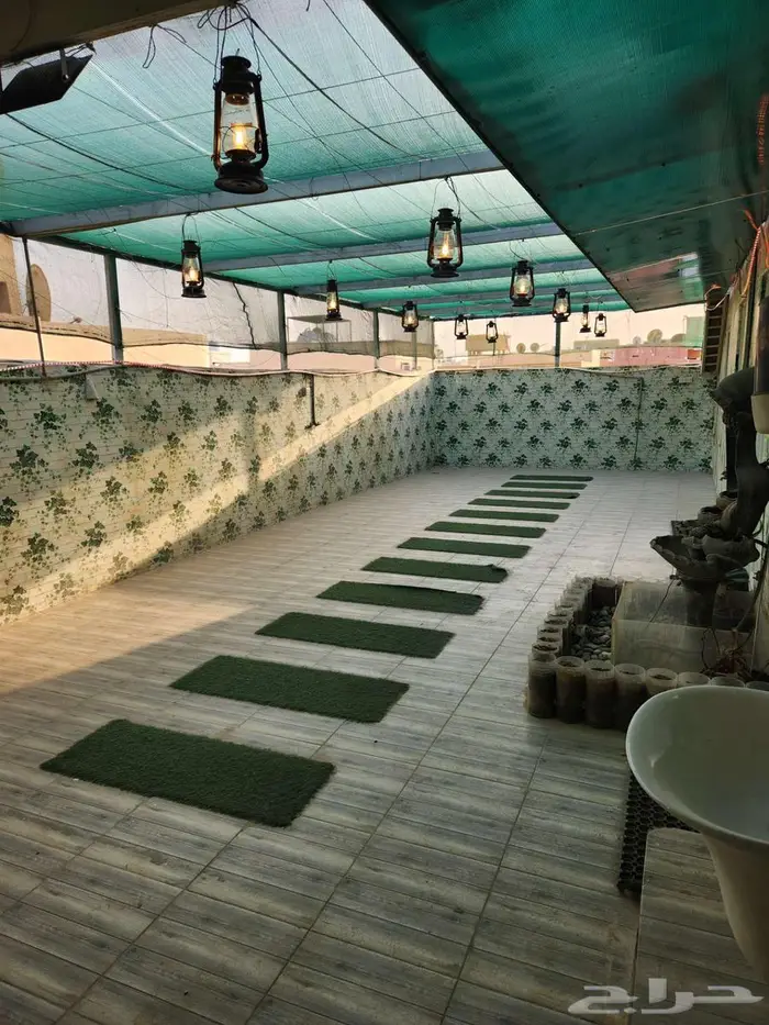 للايجار شقه كبيره مثل الدور بسطح 0