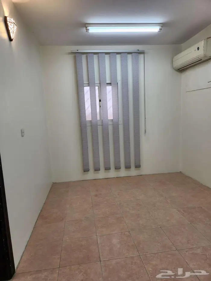 للايجار شقه كبيره مثل الدور بسطح 4