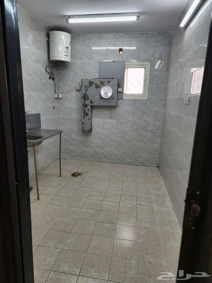 للايجار شقه كبيره مثل الدور بسطح 6