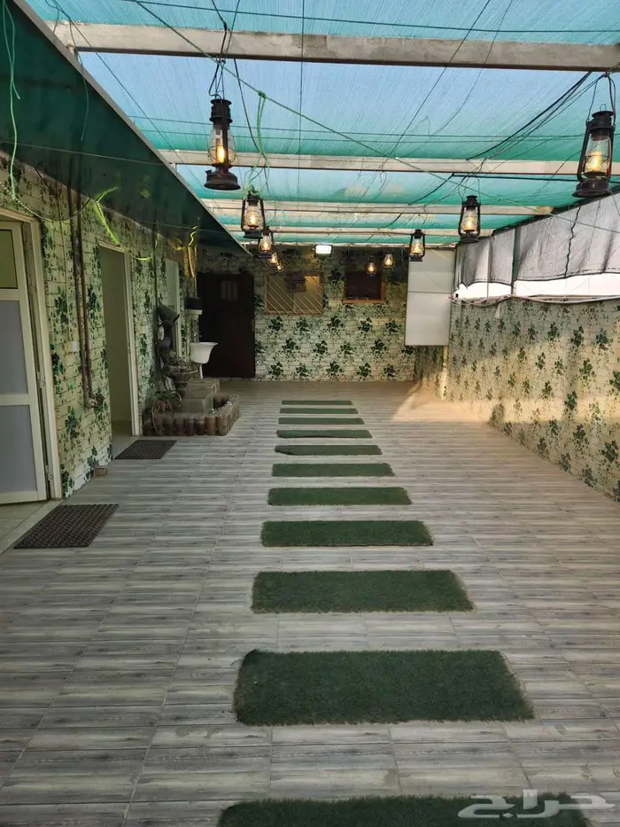 للايجار شقه كبيره مثل الدور بسطح 8