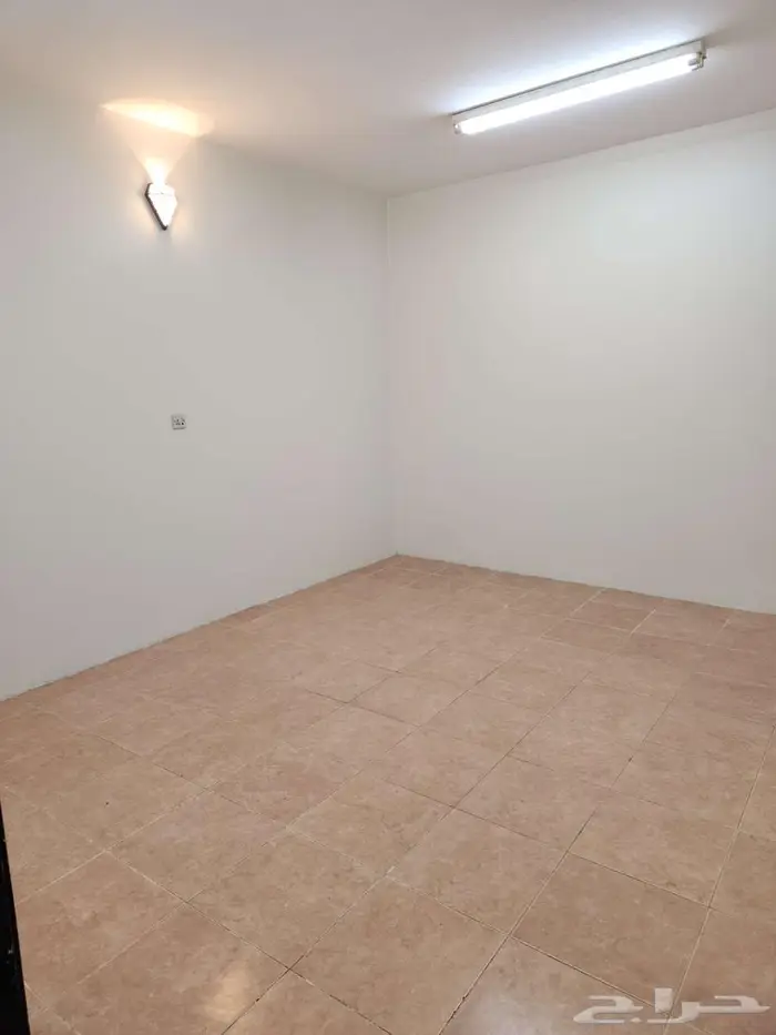 للايجار شقه كبيره مثل الدور بسطح 10