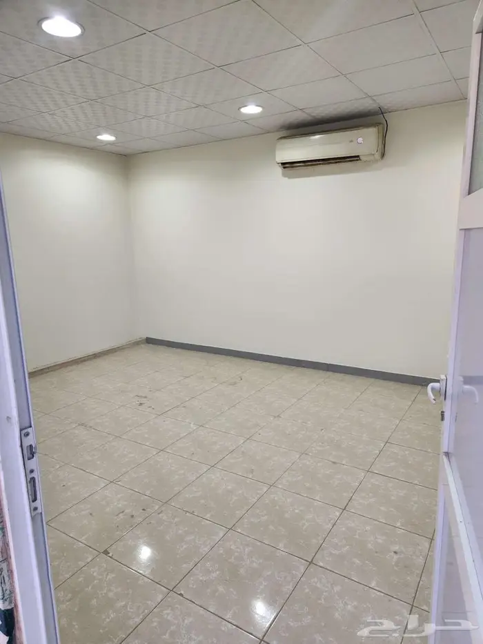 للايجار شقه كبيره مثل الدور بسطح 11