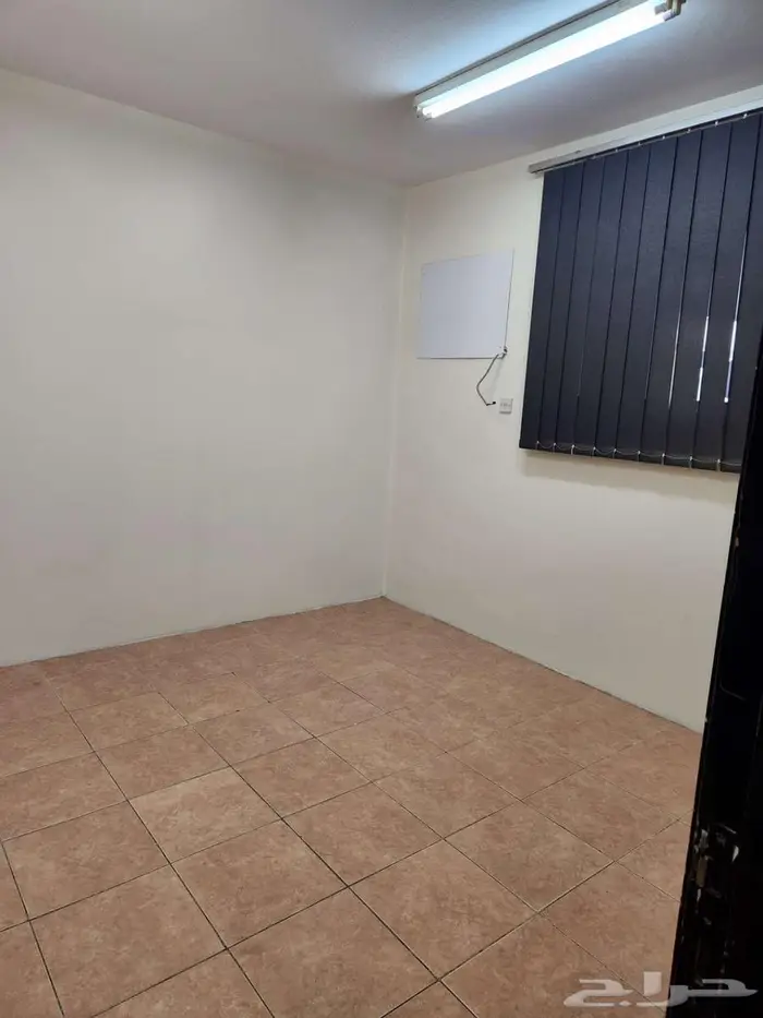 للايجار شقه كبيره مثل الدور بسطح 14