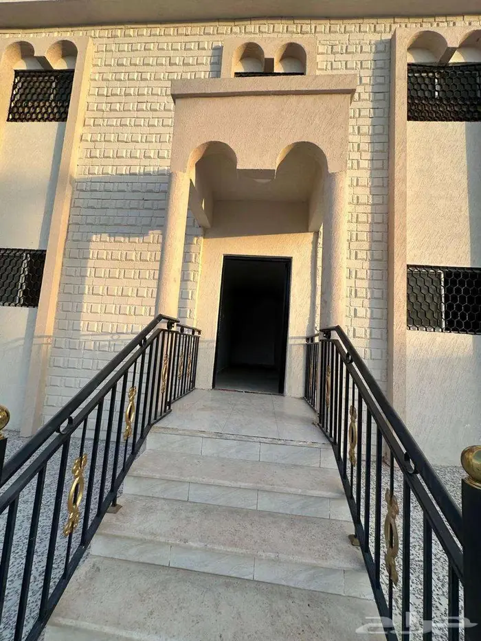 فلة للبيع حي السعادة 4