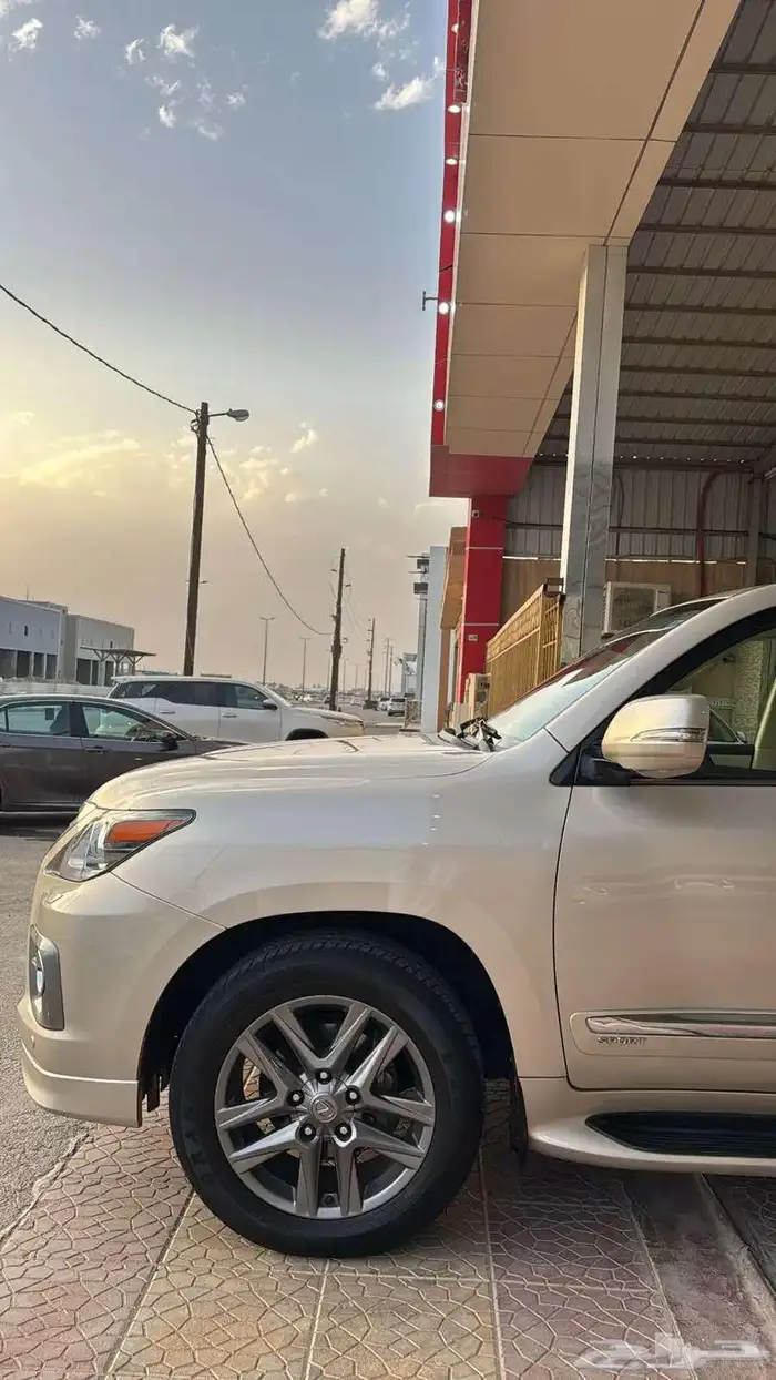 جيب لكزس LX 2014 فل كامل 3