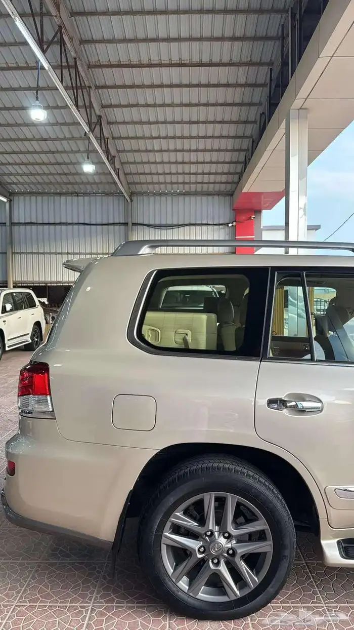 جيب لكزس LX 2014 فل كامل 16