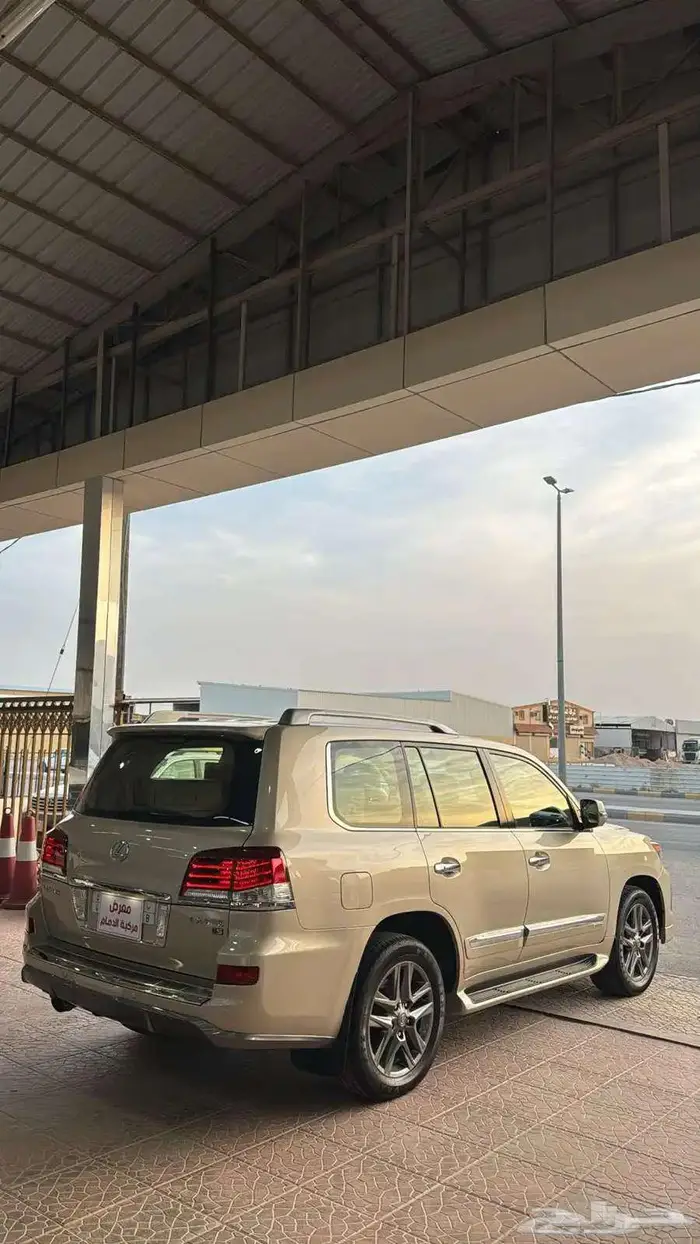 جيب لكزس LX 2014 فل كامل 17