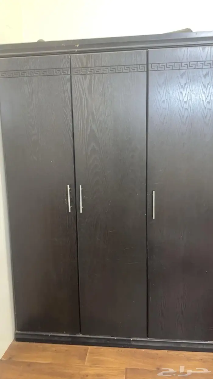 دولاب وكنب ثلاث قطع 2