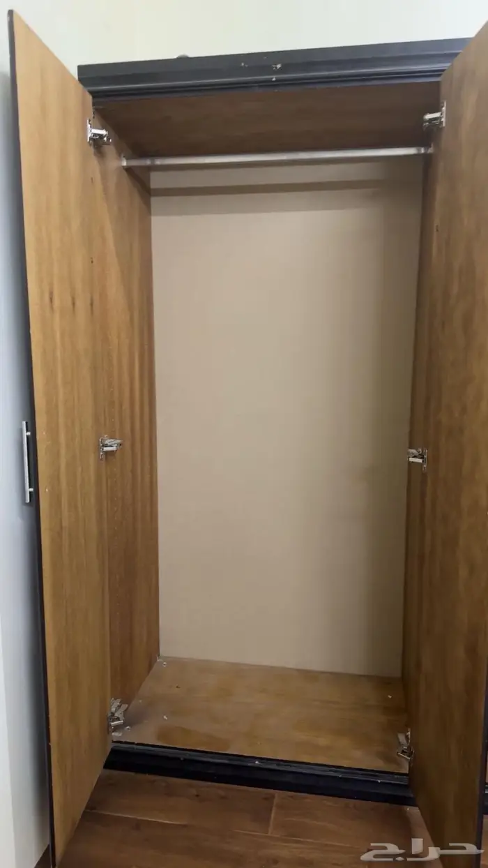دولاب وكنب ثلاث قطع 3
