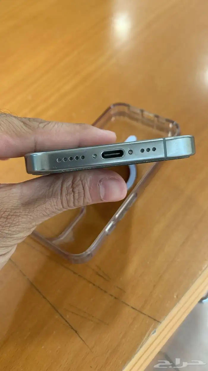 iphone 16 pro فضي 4