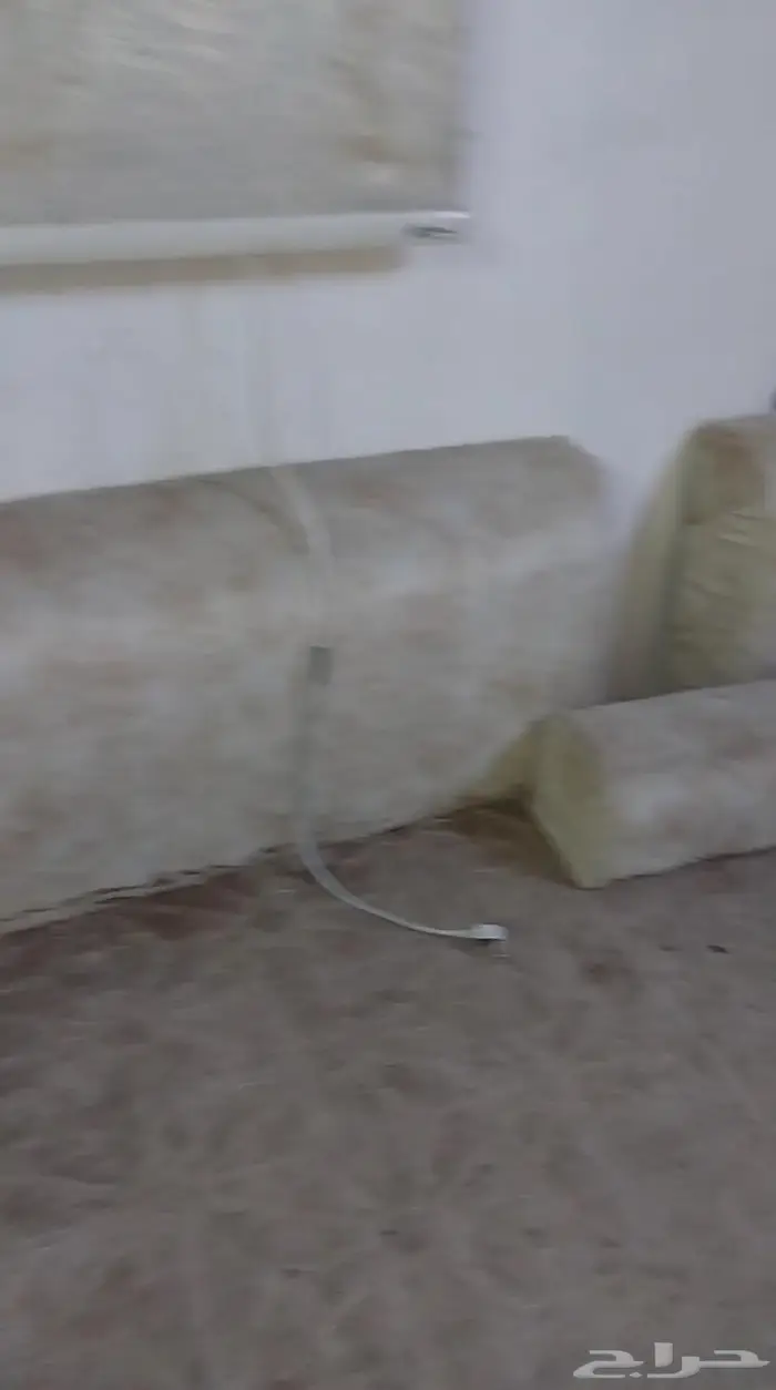 للبيع شبه جديد رخيص الموقع العلا 4