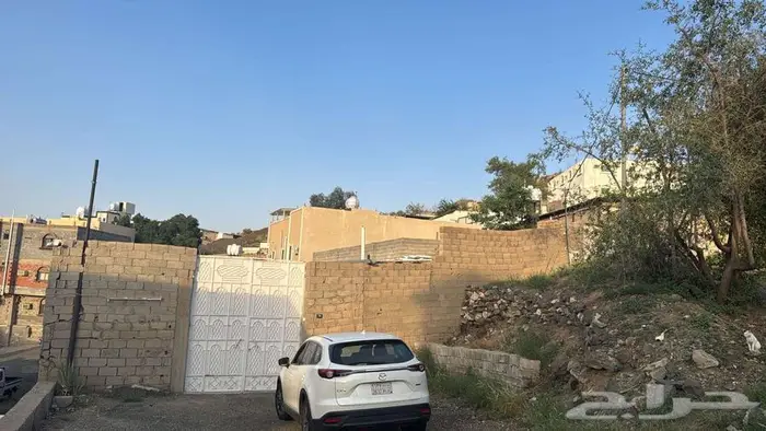 ارض مبني عليها بيت شعبي بحي عودة للبيع 0