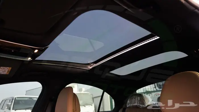 2025 MERCEDES-BENZ E 200 2.0L RWD اصفار مع ضمان 14