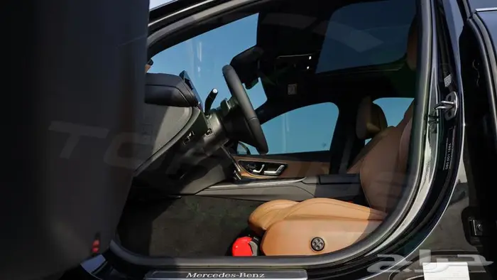 2025 MERCEDES-BENZ E 200 2.0L RWD اصفار مع ضمان 7