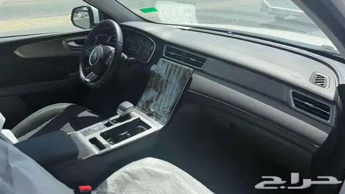 ام جي RX 5 نص فل 2023 بانوراما 8