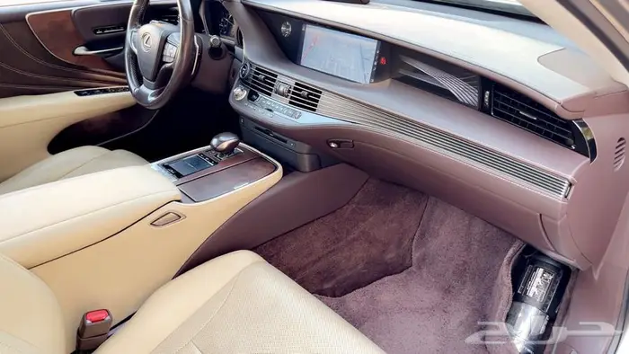لكزس LS500h فل كامل 2018 نظيفة جدا 32