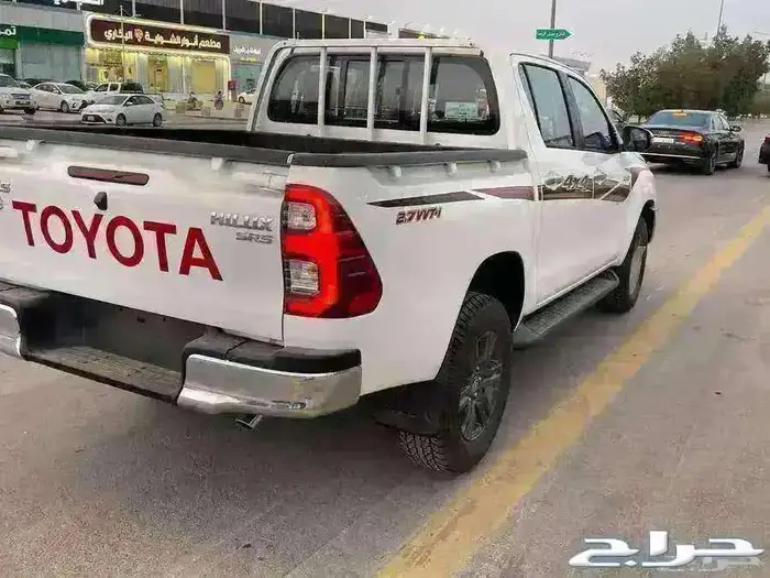 تويوتا هايلوكس غمارتين فل كامل بنزين توماتيك 2025 بريمي 3