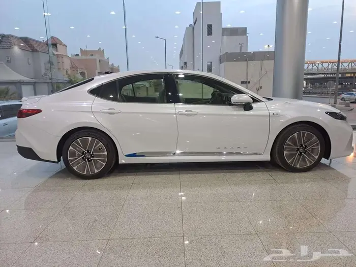 تويوتا كامري ال اي هايبرد (سقف بانوراما) 2025 10