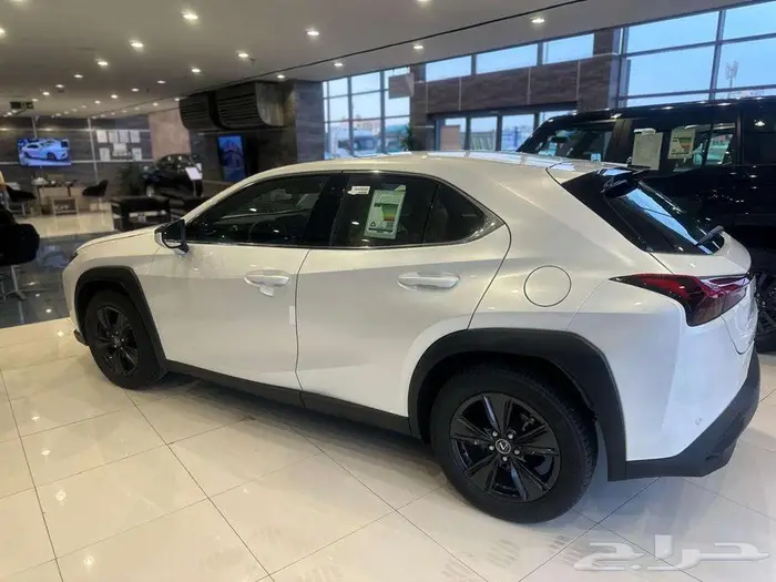 لكزس UX300 هايبرد 2024 3