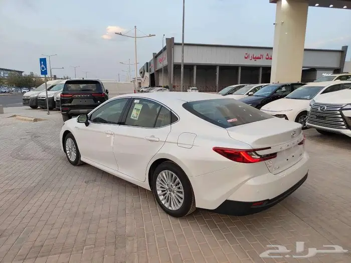 تويوتا كامري E-PLUS هايبرد 2025 11