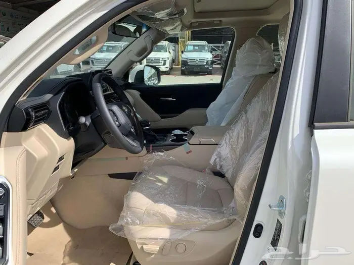 تويوتا لاندكروزر GXR بنزين رقم 4 سعودي 2024 13