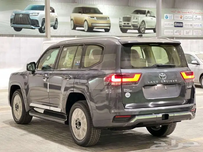 تويوتا لاندكروزر ( GXR 4 ) بنزين موديل 2025 9
