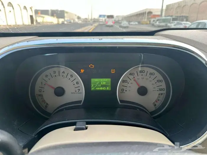 للبيع اكسبلورر فل كامل 8 Vنظيف جدا جاهز للنقل والسفر 8