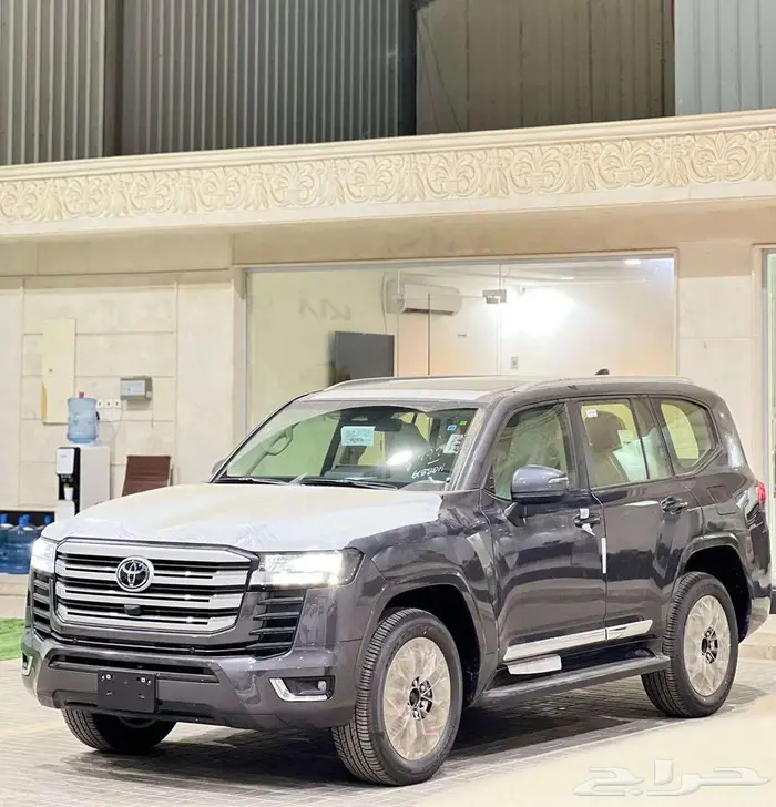 تويوتا لاندكروزر ( GXR 4 ) بنزين موديل 2025 1