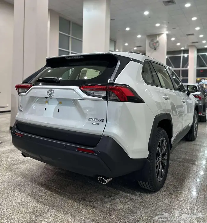 راف فور اكس ال اي بنزين فتحة سقف 2025 RAV4 2.0 XLE 3